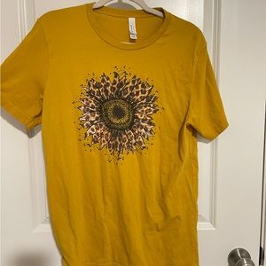 L, gold, sunflower, short sleeve, graphic tee (never worn)
